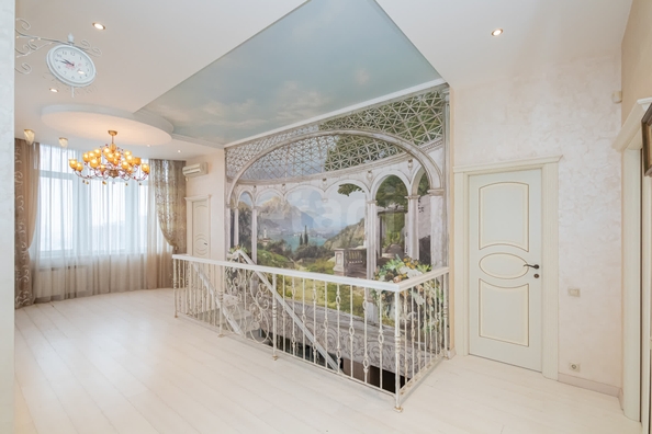 
  Продается 4-комн. квартира 194.9 м². Фото 1.