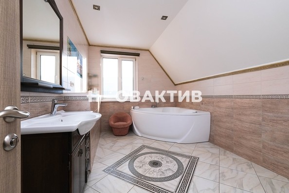 
   Продам коттедж, 199 м², Новосибирск

. Фото 13.