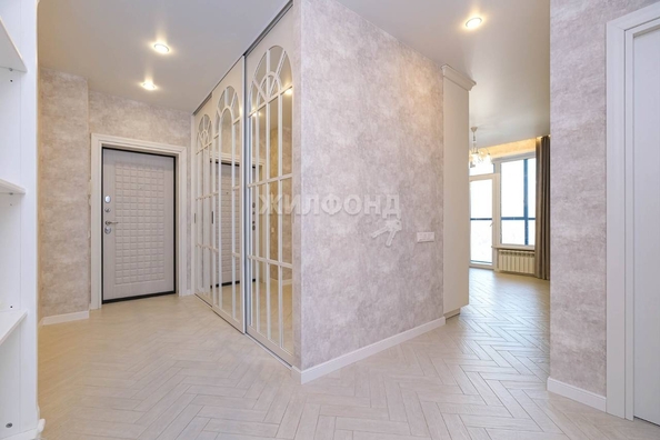 
   Продам 3-комнатную, 70.2 м², Сухарная ул, 109

. Фото 5.