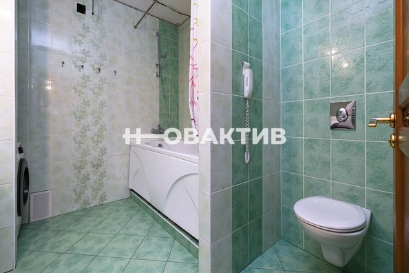 
   Продам 4-комнатную, 126.8 м², Бориса Богаткова ул, 65

. Фото 33.