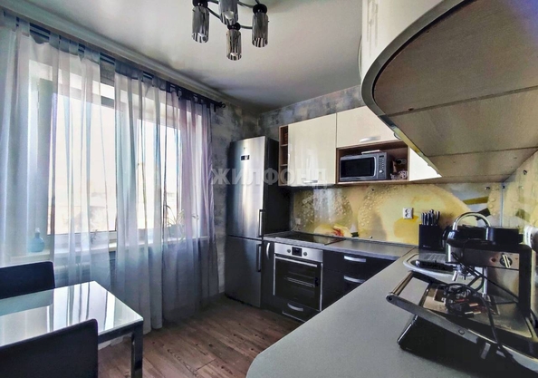 
   Продам 2-комнатную, 56.4 м², Тихвинская ул, 11/1

. Фото 2.