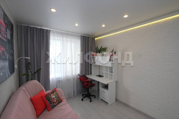 
   Продам 3-комнатную, 65.7 м², Лазурная ул, 10

. Фото 8.