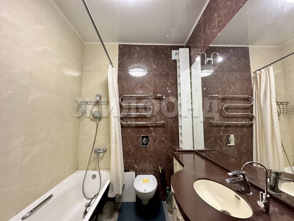 
   Продам 4-комнатную, 121.7 м², 5-й микрорайон, 3/2

. Фото 4.
