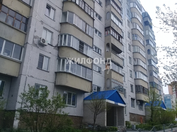 
   Продам 4-комнатную, 76.3 м², Лазурная ул, 22

. Фото 1.