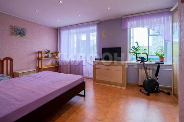 
   Продам 3-комнатную, 60.5 м², Бориса Богаткова ул, 266/3

. Фото 3.