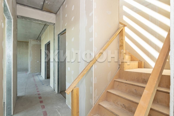 
   Продам 3-комнатную, 166 м², 3-й микрорайон, 1

. Фото 18.