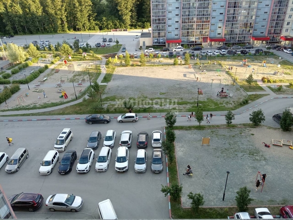 
   Продам 2-комнатную, 52.2 м², Петухова ул, 156

. Фото 12.