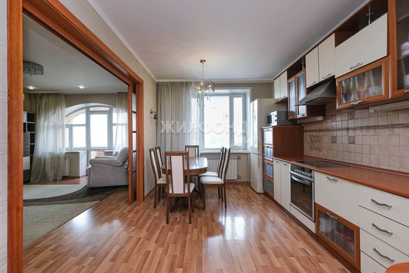 
   Продам 3-комнатную, 96.9 м², Гоголя ул, 42

. Фото 8.