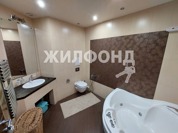 
   Продам 3-комнатную, 117.4 м², Щетинкина ул, 49

. Фото 17.