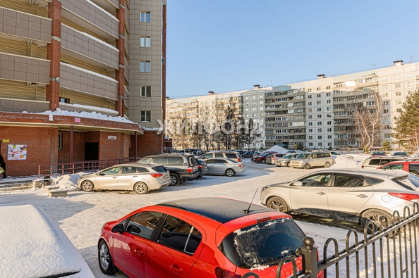 
   Продам 3-комнатную, 104.7 м², 2-й (4 мкр.) кв-л, 233

. Фото 7.