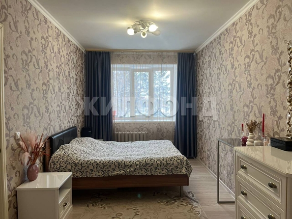 
   Продам 3-комнатную, 104.7 м², 2-й (4 мкр.) кв-л, 233

. Фото 2.