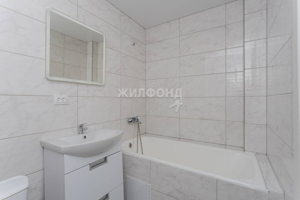 
   Продам 2-комнатную, 43.9 м², Бориса Богаткова ул, 165

. Фото 11.