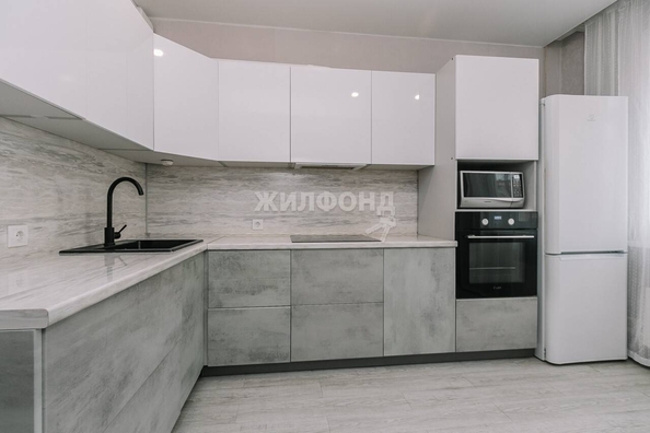 
   Продам 1-комнатную, 37.9 м², Петухова ул, 95

. Фото 1.