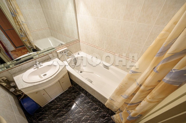 
   Продам 3-комнатную, 87.4 м², Революции ул, 28

. Фото 17.