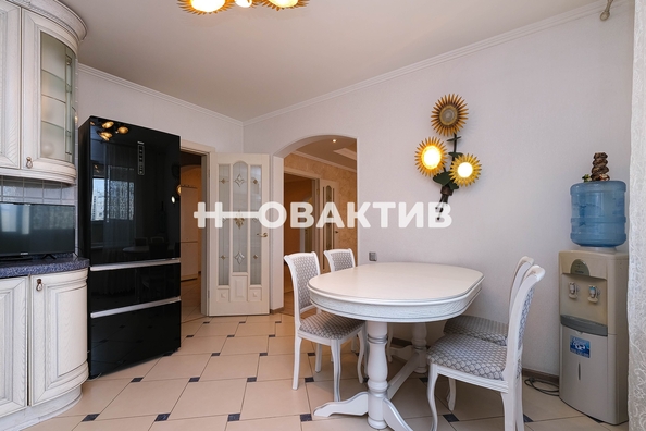 
   Продам 4-комнатную, 154 м², Горский мкр, 42

. Фото 8.