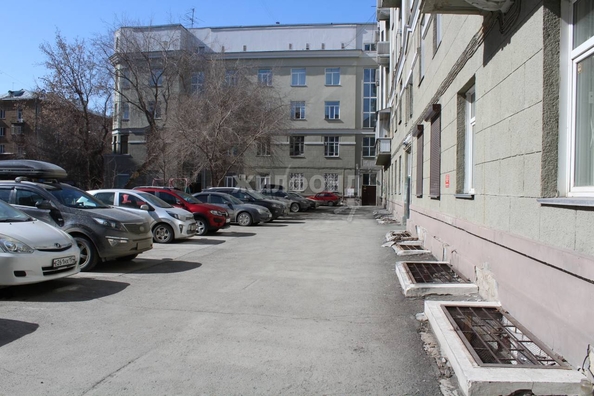 
   Продам 3-комнатную, 77.2 м², Крылова ул, 3

. Фото 2.