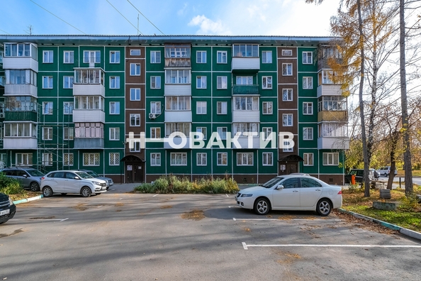 
   Продам 2-комнатную, 42.8 м², Есенина ул, 49

. Фото 1.