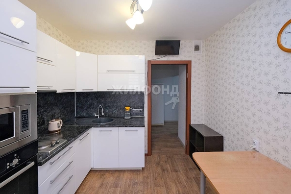 
   Продам 2-комнатную, 59.2 м², 2-й (4 мкр.) кв-л, 204/2

. Фото 2.