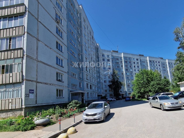 
   Продам 3-комнатную, 65.7 м², 2-й (4 мкр.) кв-л, 220

. Фото 3.