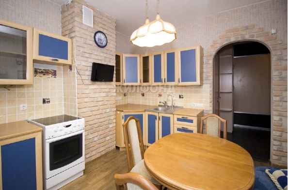 
   Продам 2-комнатную, 61.7 м², Нижегородская ул, 18

. Фото 1.