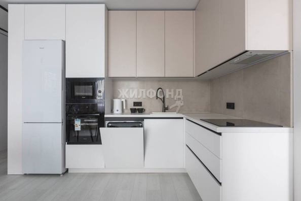 
   Продам 3-комнатную, 62.6 м², Ленинградская ул, 106

. Фото 3.