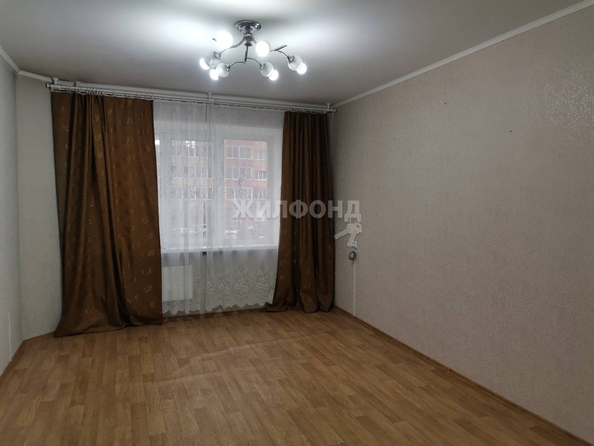 
   Продам 3-комнатную, 63 м², Тюленина ул, 1/2

. Фото 3.