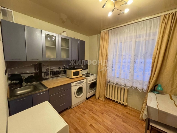 
   Продам 1-комнатную, 37.1 м², Курчатова ул, 3/2

. Фото 2.