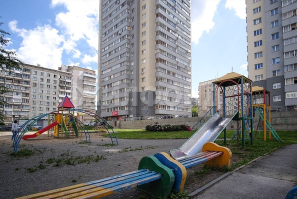 
   Продам 1-комнатную, 46.8 м², Бориса Богаткова ул, 208/3

. Фото 10.