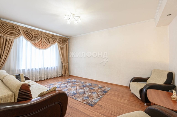 
   Продам 3-комнатную, 65.4 м², Ленина ул, 20

. Фото 2.