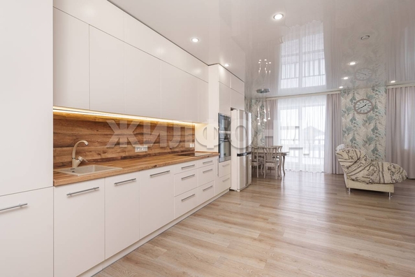 
   Продам дом, 212.9 м², Новосибирск

. Фото 2.