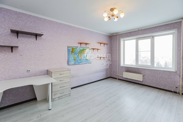 
   Продам 3-комнатную, 63.7 м², 2-й (4 мкр.) кв-л, 212

. Фото 3.