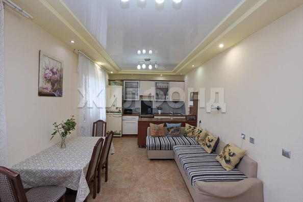 
   Продам 3-комнатную, 77.3 м², Пятницкого ул, 7

. Фото 3.