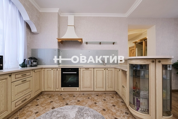 
   Продам коттедж, 300 м², Новолуговое

. Фото 8.