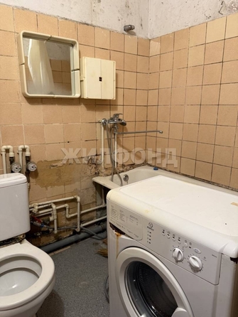 
  Продается 2-комн. квартира, 43.2 м², Есенина ул, д. 61
. Фото 12.