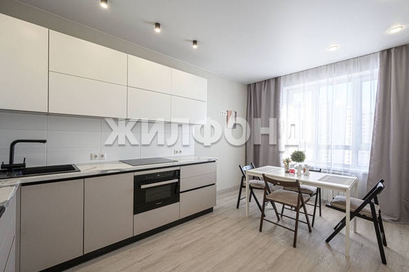 
   Продам 2-комнатную, 61.06 м², Обская ул, 46

. Фото 1.
