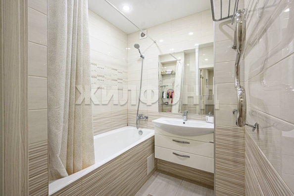 
   Продам 3-комнатную, 78.8 м², Николая Островского ул, 120

. Фото 17.
