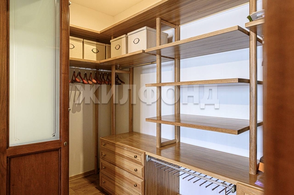 
   Продам 3-комнатную, 116.5 м², Кирова ул, 46

. Фото 8.
