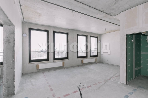
   Продам 4-комнатную, 156 м², 3-й микрорайон, 1

. Фото 2.