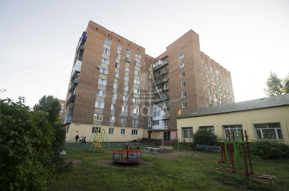 
   Продам 3-комнатную, 44 м², Марка Никифорова ул, 3

. Фото 2.