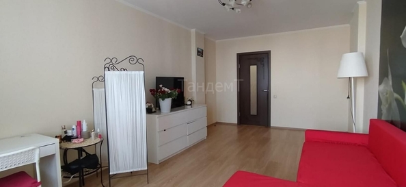 
   Продам 1-комнатную, 43.7 м², Комарова пр-кт, 21к1

. Фото 2.