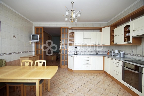 
   Продам 4-комнатную, 156 м², Добровольского ул, 5/1

. Фото 4.