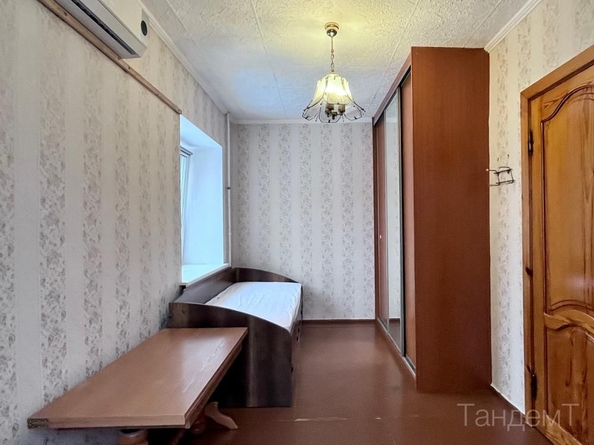 
   Продам 2-комнатную, 40.5 м², 10 лет Октября ул, 138

. Фото 2.