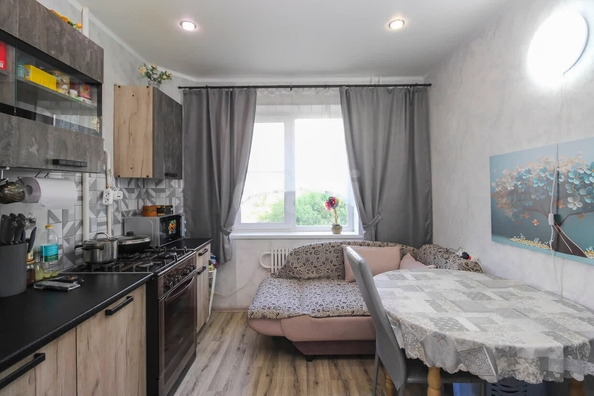 
  Продается 3-комн. квартира, 63.3 м², 70 лет Октября ул, д. 13
. Фото 4.