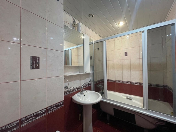 
  Продается 3-комн. квартира, 62.9 м², Северная 33-я ул, д. 27
. Фото 2.