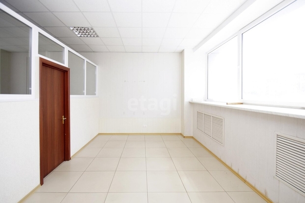 
  Сдается офис, 51.4 м², Линия 24-я ул, д. 59
. Фото 5.