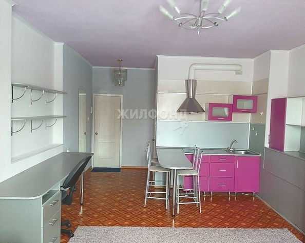 
   Продам студию, 33 м², Дзержинского ул, 40

. Фото 1.