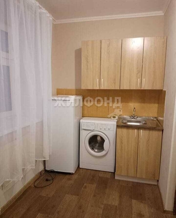 
   Продам 1-комнатную, 11 м², Полины Осипенко ул, 33

. Фото 1.