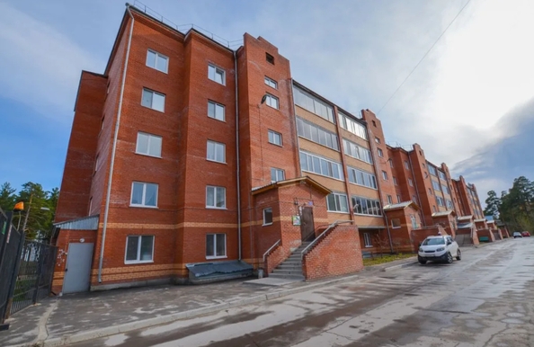 
   Продам 2-комнатную, 55 м², Ленинградская ул, 30

. Фото 1.