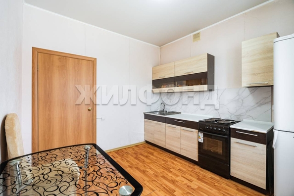 
   Продам 1-комнатную, 45.5 м², Кольцевой проезд, 8а

. Фото 2.