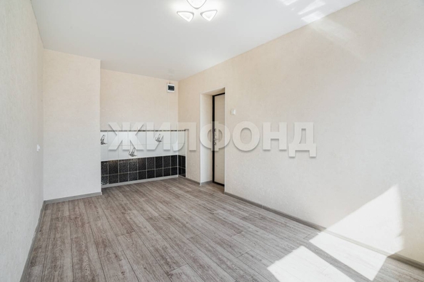 
   Продам секционку, 12.9 м², Светлый пер, 40а

. Фото 1.